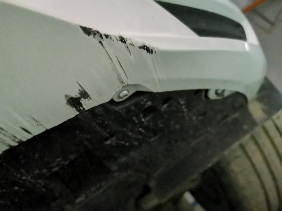 沃尔沃xc60-请问下，这种情况多少钱能弄好？刚提车一周