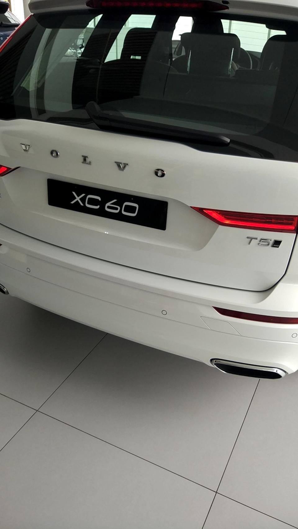 沃尔沃xc60-今天去看了下VOLVO XC600 T5四驱智逸豪华版，谈了下优惠后价格29万，全款费用33万+，这个价格还可以再往下讲一讲么？