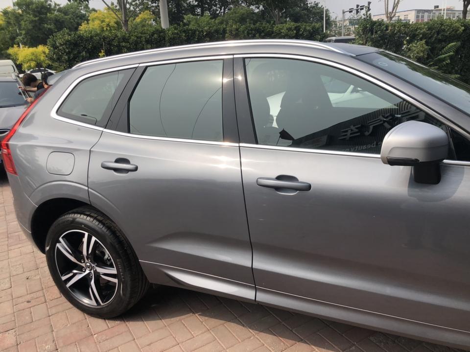 沃尔沃xc60-刚提车智远运动版，请问下前面的车牌怎么安装呀？看了下没孔，需要打孔？装个牌照架？