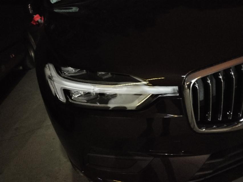 沃尔沃xc60-今天刚提的新车，灯有雾，请问是不是正常的？