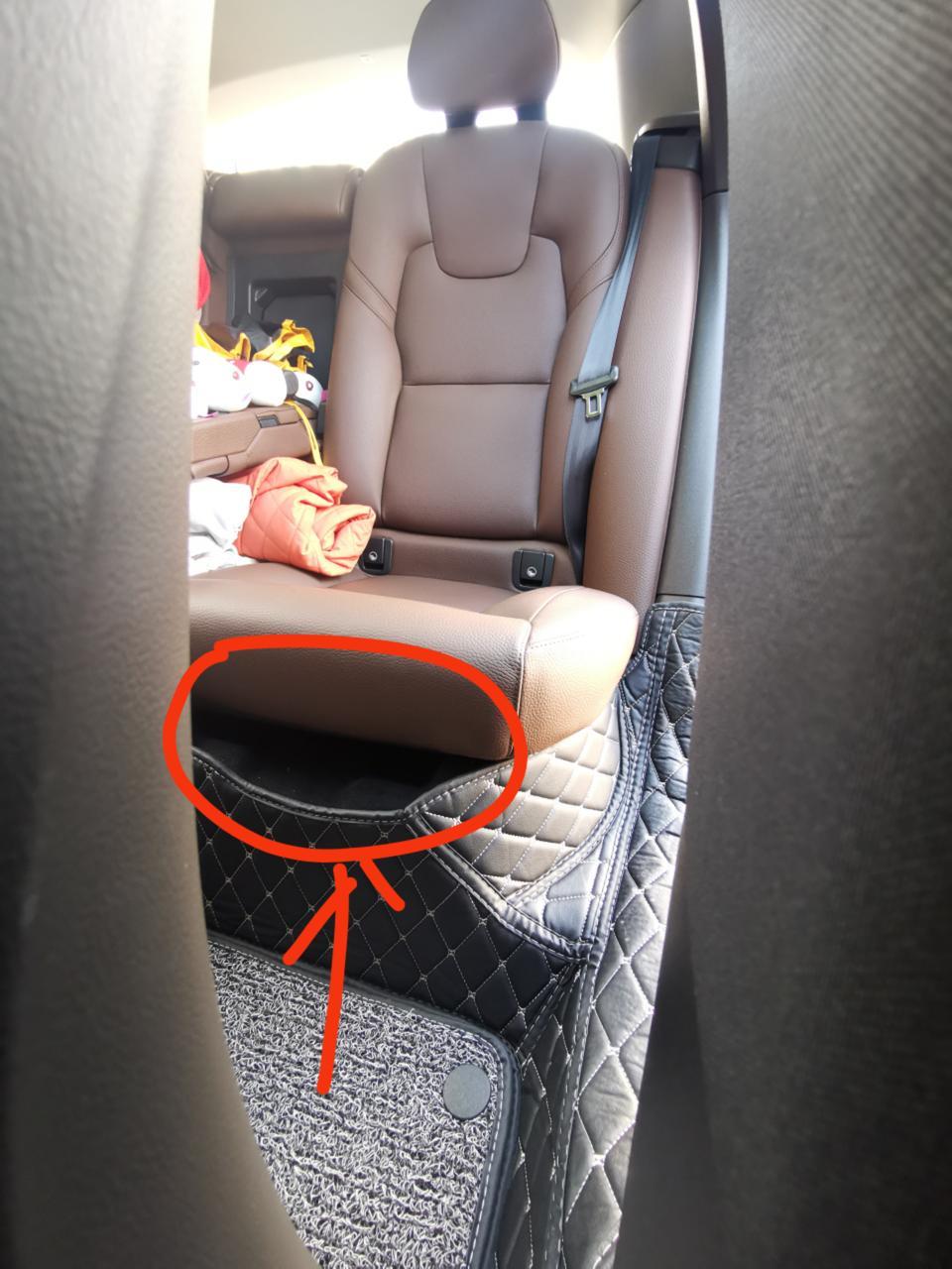 沃尔沃xc60-请问各位大大，19款xc60这个座椅下面的留的空洞是干什么用的？它被脚垫挡住了会不会有什么影响？
