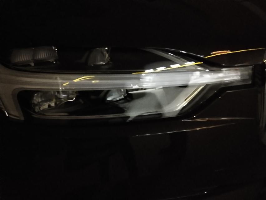 沃尔沃xc60-今天刚提的新车，灯有雾，请问是不是正常的？