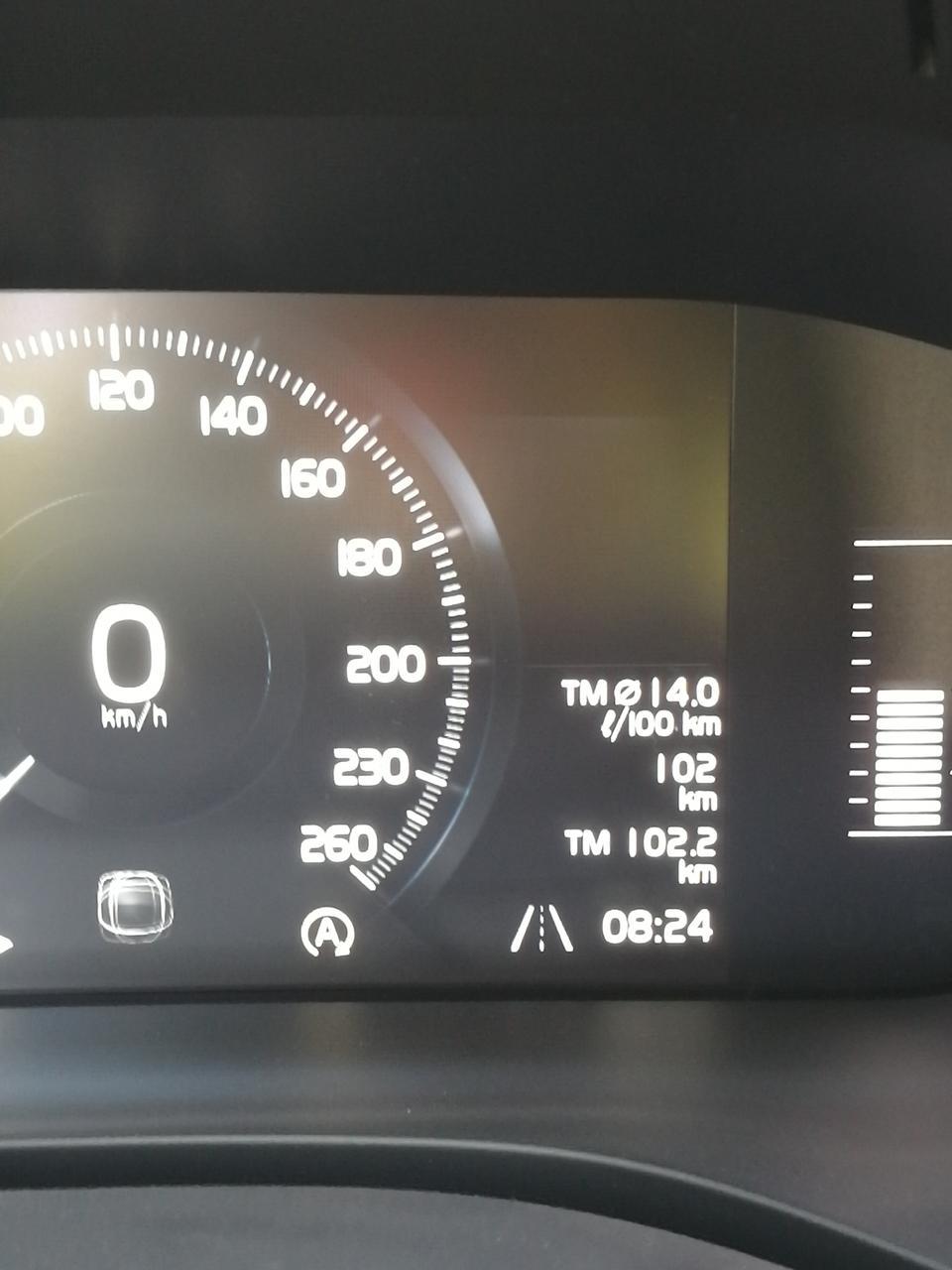 沃尔沃xc60-新提车，这油耗是不是台高了，主要在上海市区开。