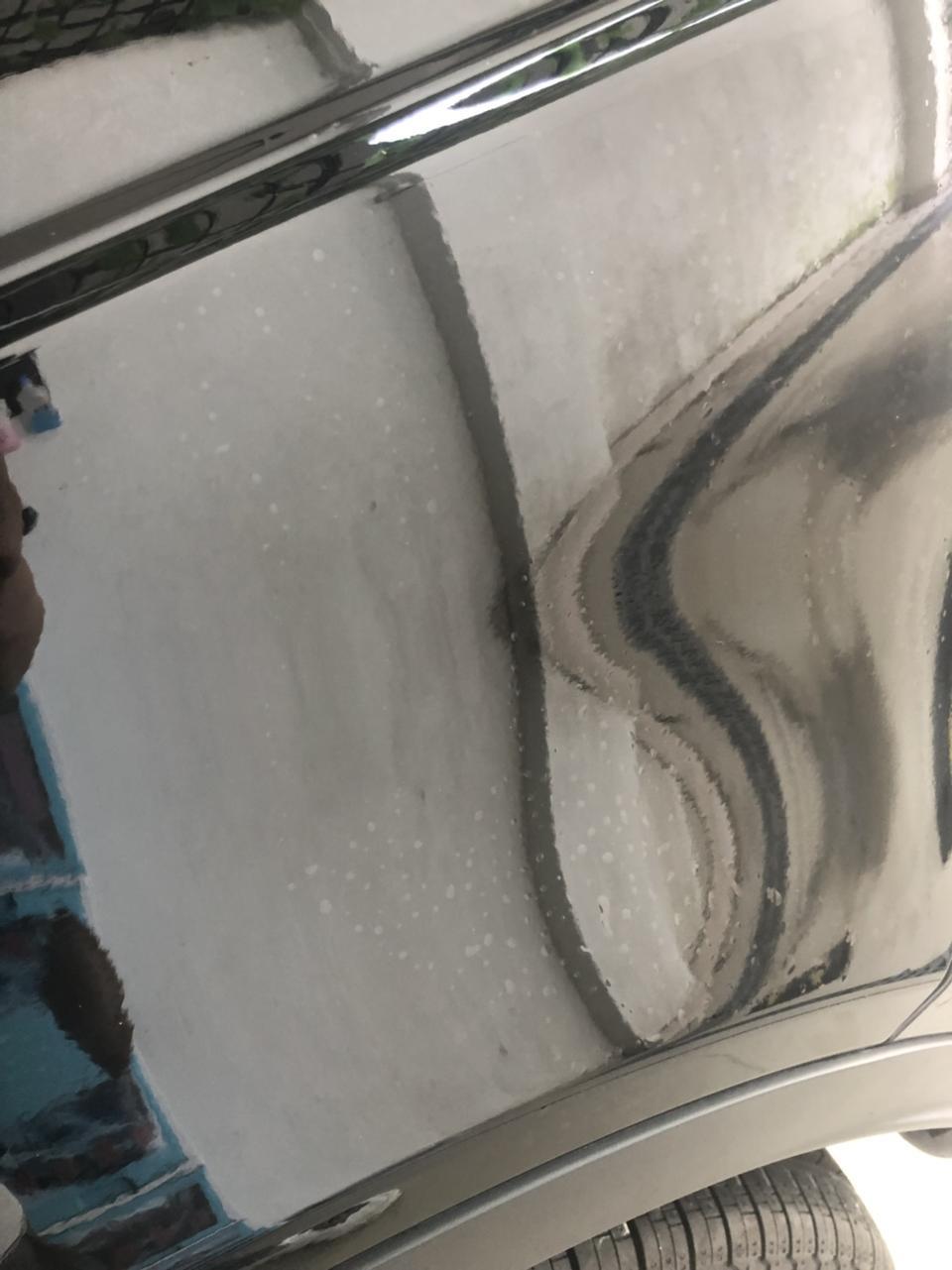 路虎发现神行贴的大师车衣，刚贴有气泡是不是正常，贴的师傅说过一个礼拜自动就没了！是不是真的？