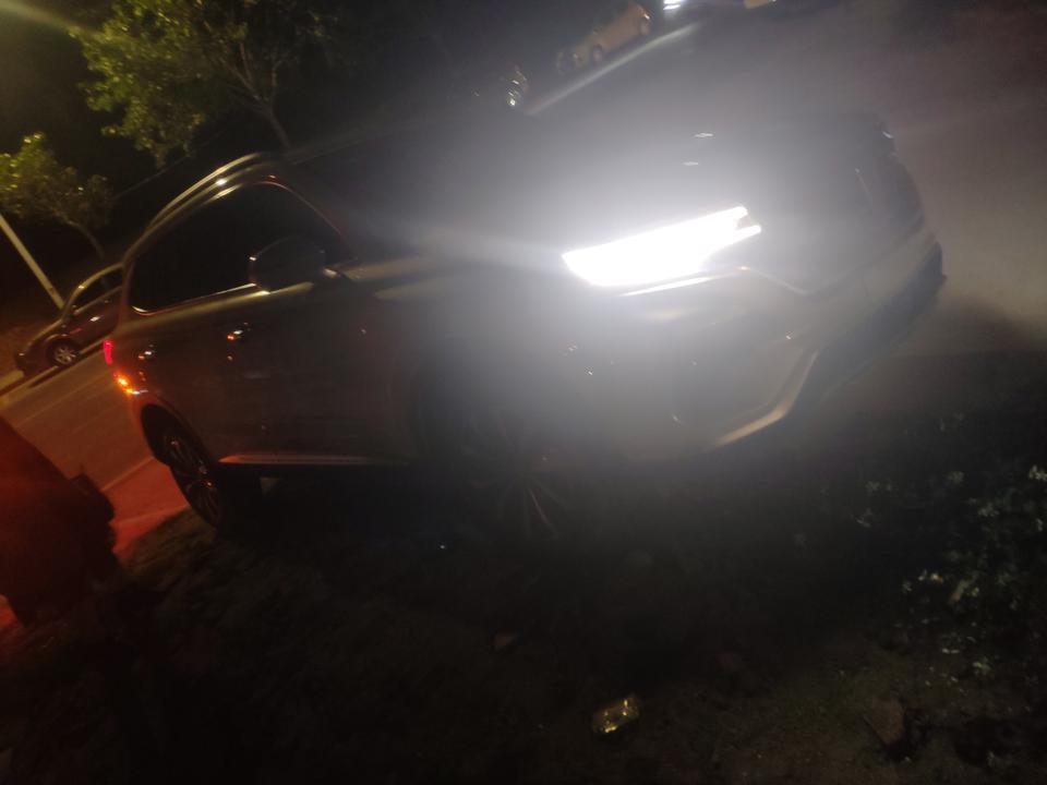 荣威rx5 max-荣威rx5max锁车会滴一下吗？
我试驾的时候，锁车好像会鸣笛加闪灯，提车以后锁车只闪灯不鸣笛，中控屏里面改成了锁车闪灯加鸣笛，还是不行，然后大灯伴我回家也不能用???