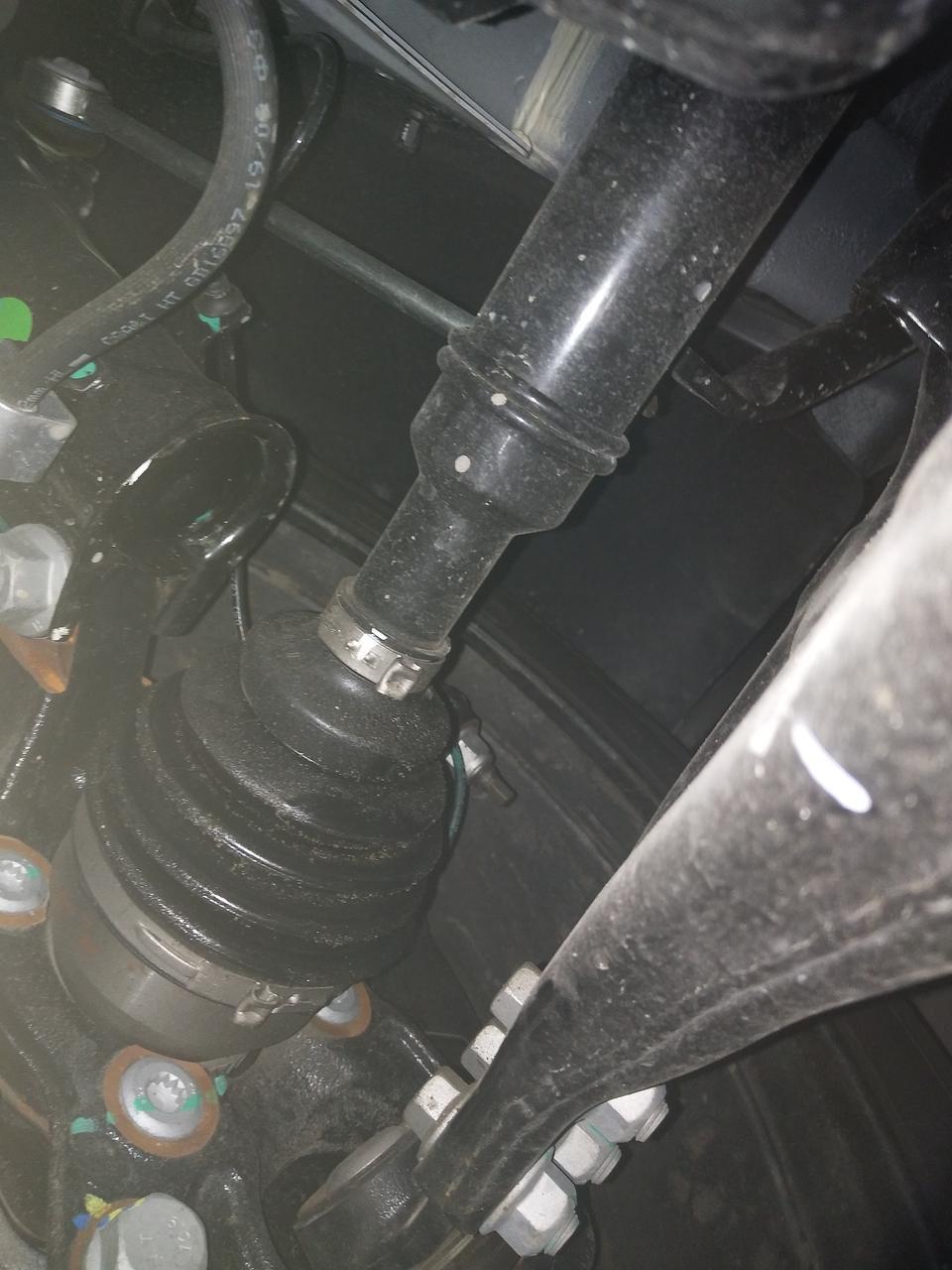 荣威rx5 max-大家好，防尘罩上有油这，这是正常的吗？？？？