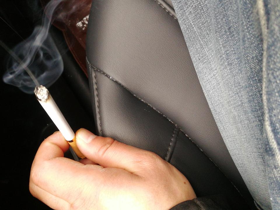 荣威rx5 max-各位，你们的车座椅缝脏吗。弟干的工程车活，衣服灰大。缝里很多灰
