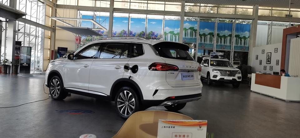 荣威rx5 max-看了这么久，没人订四驱，是咋回事？
suv，四驱不香么？？？？两驱不稳！！
上海地区，准备团购四驱订车，要没有要一起的？？？