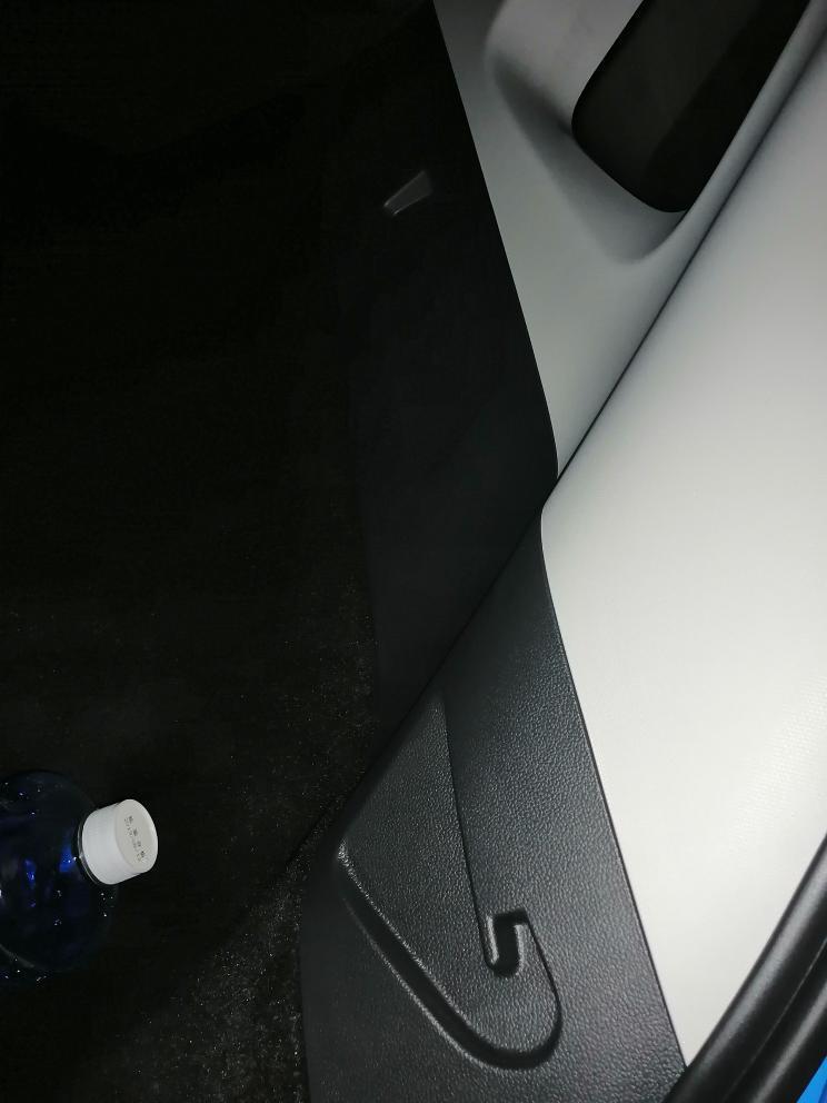 荣威rx5 max-怎么荣威而x，5 max全系都没有？后备箱挡板？？上汽减配太凶了吧？