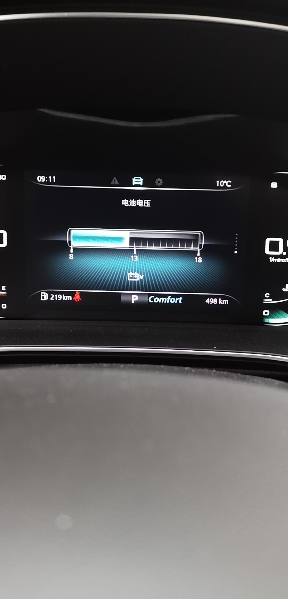 荣威rx5 max-这个电压正常不？我连大灯都没打开过，电量上不去。