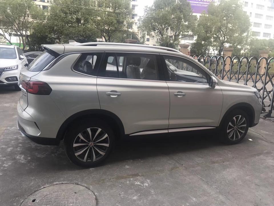荣威rx5 max-准备退车中，中控死机，倒车黑屏、360黑屏、网络连接不上，宝死影响不响，售后解决不了。
想问一下有没有和我同款的？
