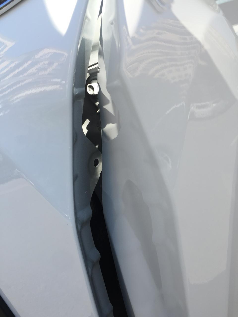 远景x3-請問各位車友，2019年版的遠景X3的兩前葉子板，上面三個螺絲洞，但只鎖中間的，上下都沒有鎖螺絲，正常嗎？