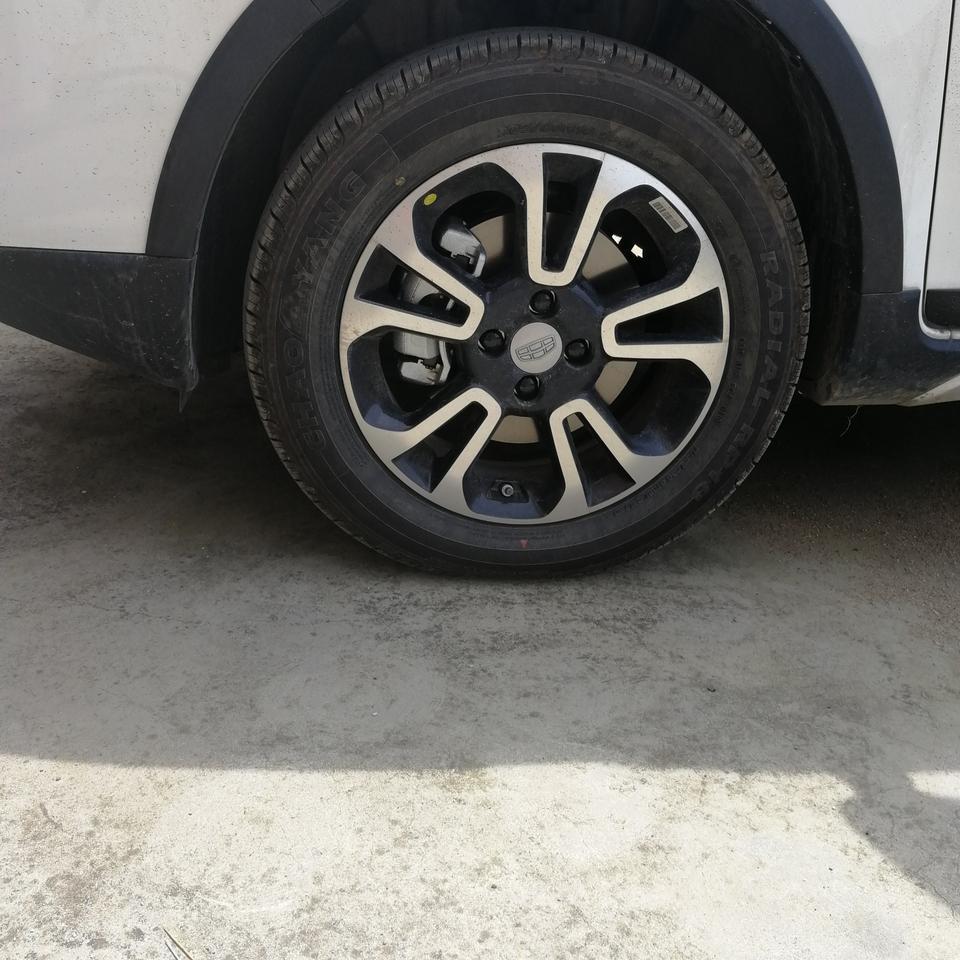 远景x3-各位大神，看看这个轮胎是不是很瘪，胎压好像又是正常的，需要充气吗