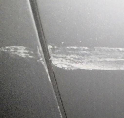 荣威i5蹭到这么点漆  大概多少钱  坐标深圳