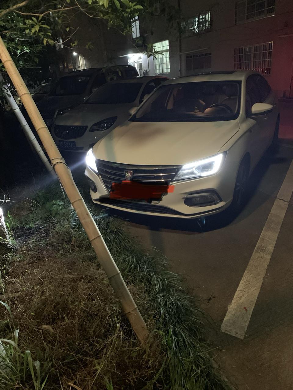 荣威i5-5500公里近光灯灯泡左边不亮
有没有同样问题的老哥？怎么解决呢