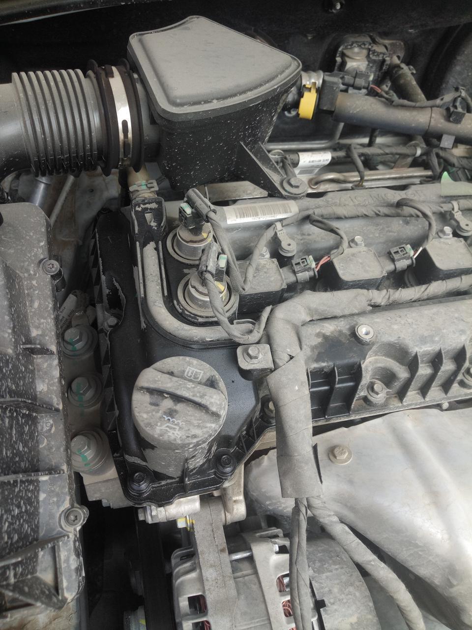 荣威i5-新车，刚跑1700公里就这样了，这是哪里漏油啊，这是质量问题吗，可以找4s店索赔吗。