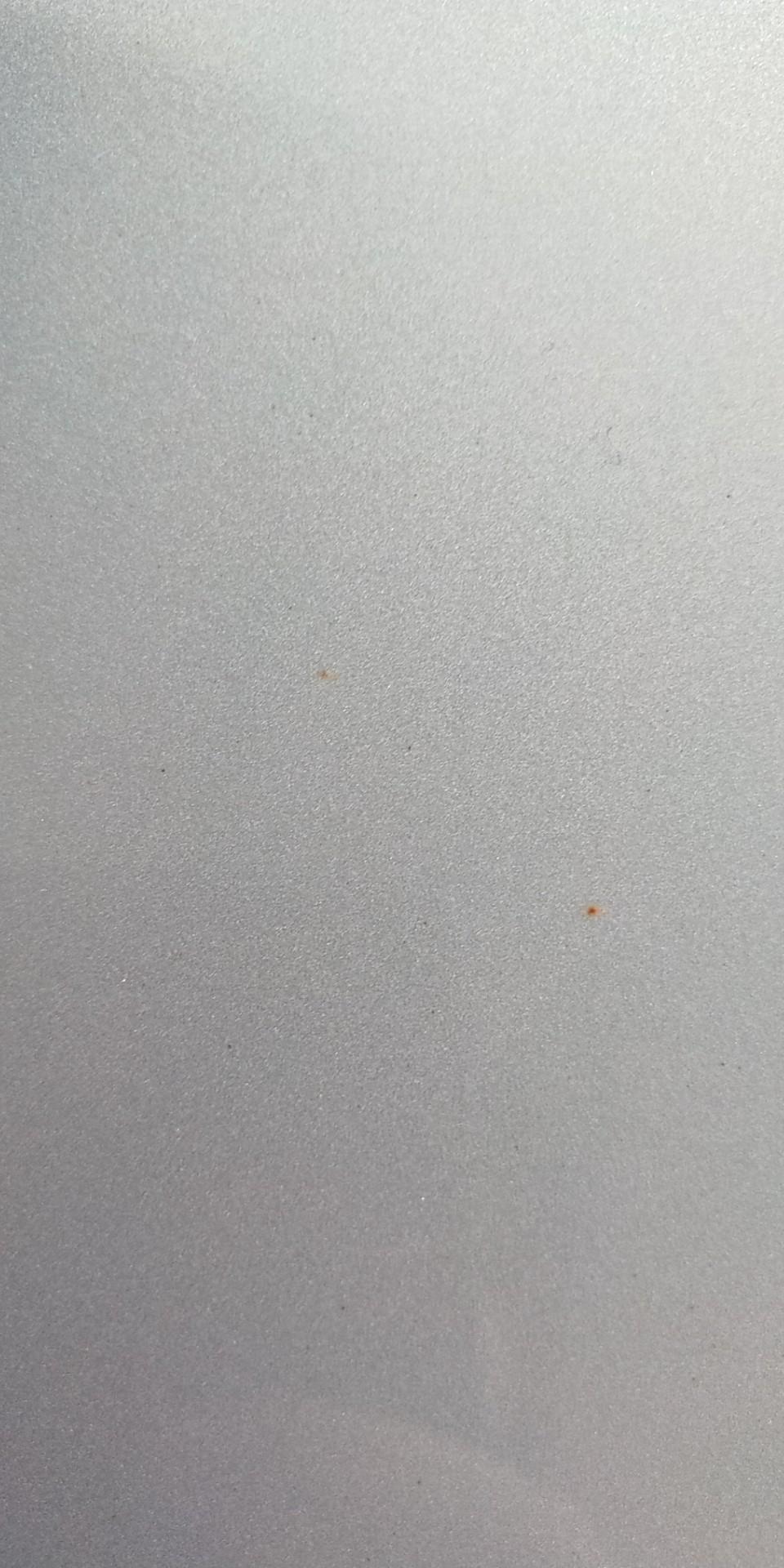 荣威i5-你们买的车淋雨之后车上会有黄色小点点吗？这是什么问题