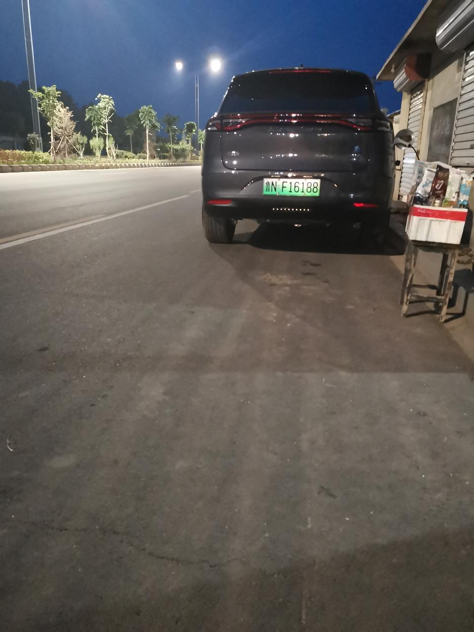唐dm-DM. 在高速行车中可不可以自由切换模式，纯电或混动，还有运动