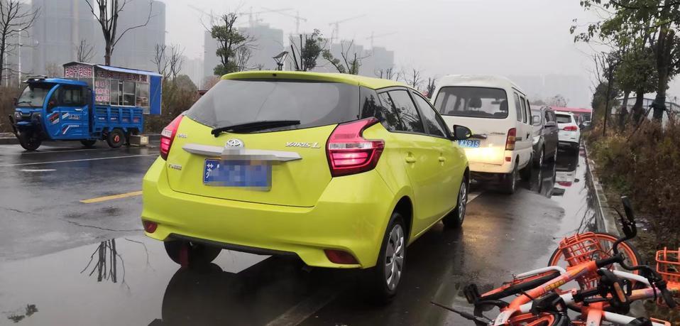yaris l 致炫-今天下雨，开车，视线不好，真觉得没有倒车雷达没倒车影像很难受，这个颜色，柠檬黄，求推荐倒车雷达，色差最小的