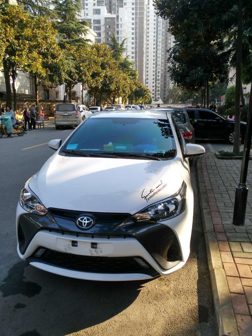 yaris l 致炫-我的致炫是2016年10月份买的1.5CVT炫动版，目前已经快6万6千公里了，想请教拥有同款车的老师们，是不是要换变速箱油了？我不想到4S店去换，觉得那是性价比最差的选择！我想自己在京东买变速箱油，到朋友的修理厂去换，然后我在京东看到了我这款车专用的变速箱油过滤网，那个是不是也一起买了更换？大概需要买多少升变速箱油来配合换油。请大家给点建议。谢谢！