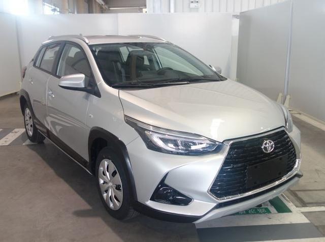 yaris l 致炫-国内外新款致炫都亮相了。为什么国内没有这个造型的新致炫啊，马自达2换标还是挺好看的，我觉得比国内的好看啊。现款大胡须有点丑。