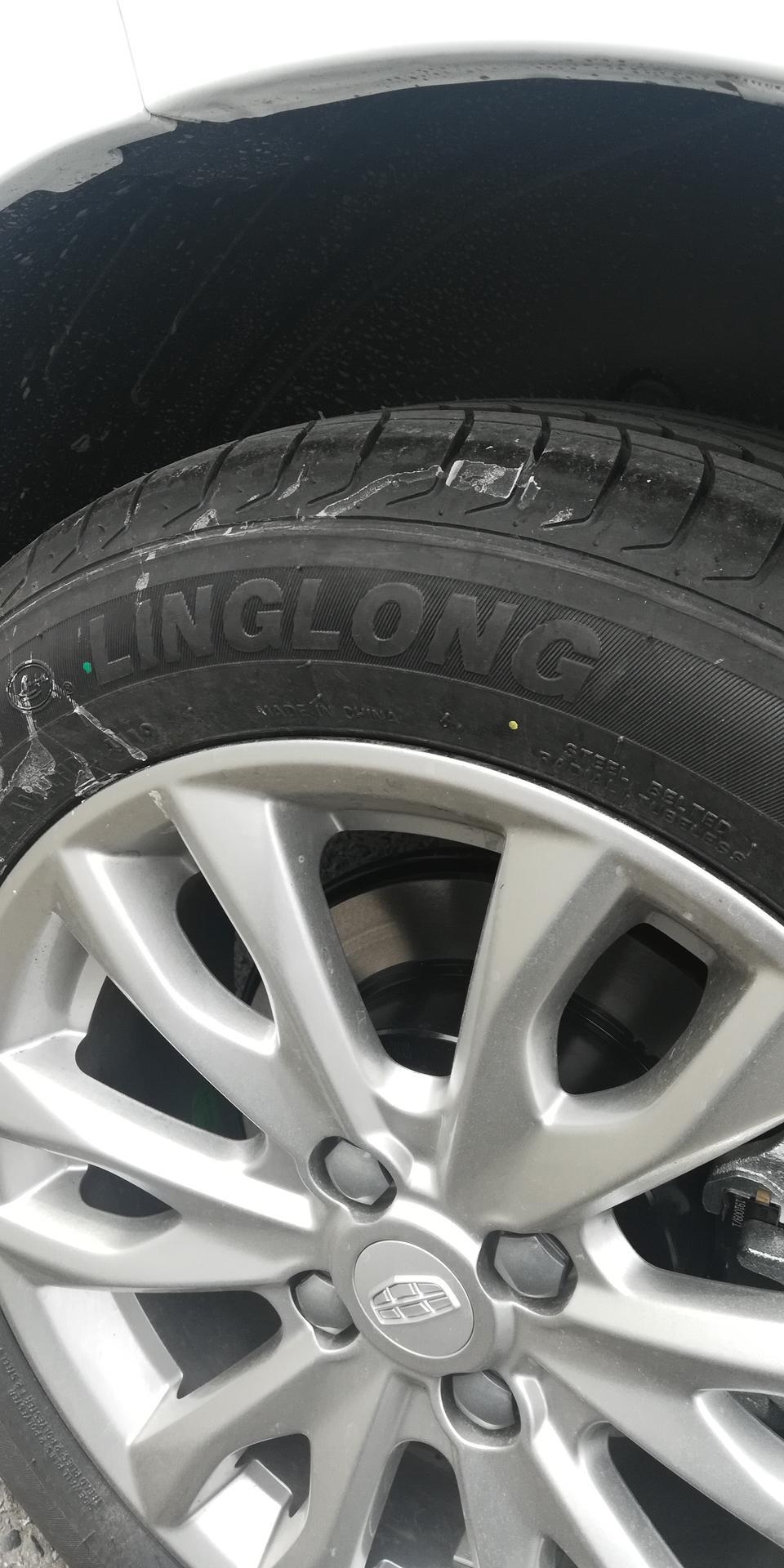 友友们我买了款远景豪华版自动挡的车轮三个是一牌子，另外一个是牌子，这是属于质量问题吗友友们给个建议
