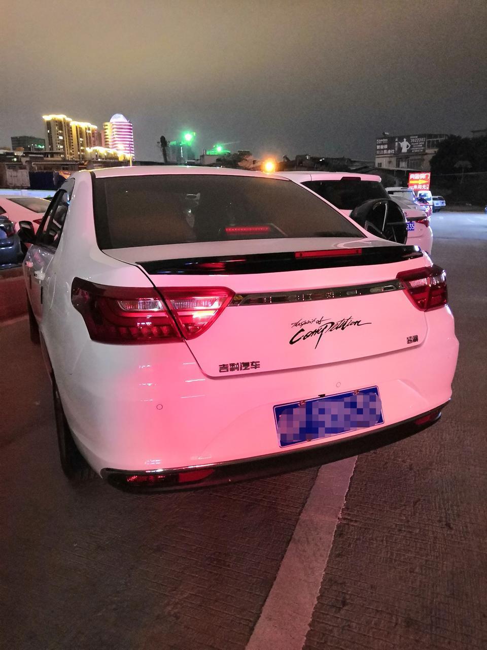 18远景自动尊贵这车有上坡辅助跟陡坡缓降功能吗？