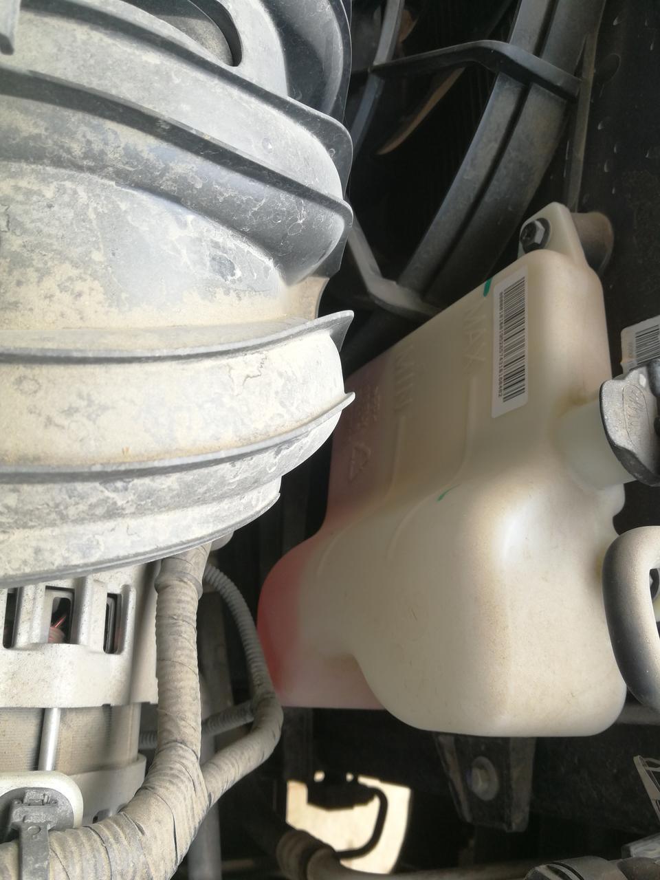 远景-18年5月买的跑了一万三。现在冷却液就剩这么一点了，算不算用的特别快？可以同种颜色直接添加吗？
