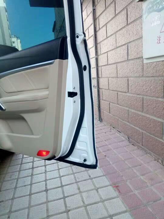 远景-你们好，请问你们的前门下的那个红色的会亮吗？