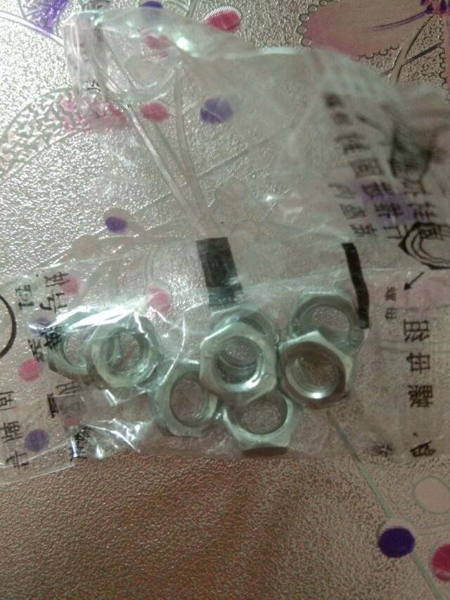远景-车管所领完牌子和螺丝，准备安装，这个有什么用，多余的螺丝？