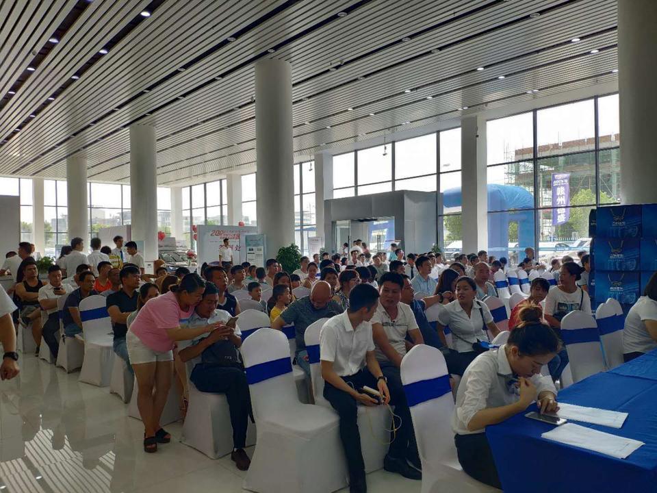 远景-想知道吉利汽车赣州赣通8月18日有多火爆？下图为您揭晓
