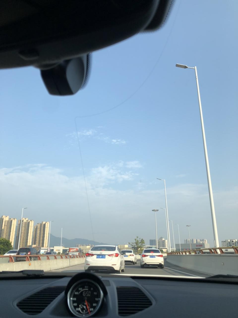 保时捷911-新车前挡风玻璃中间有线是什么情况