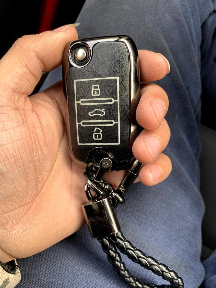我的2020款 荣威RX5 自动4G互联超越旗舰版，为什么钥匙一超过一两米的样子，就不能解锁车子！什么情况这是