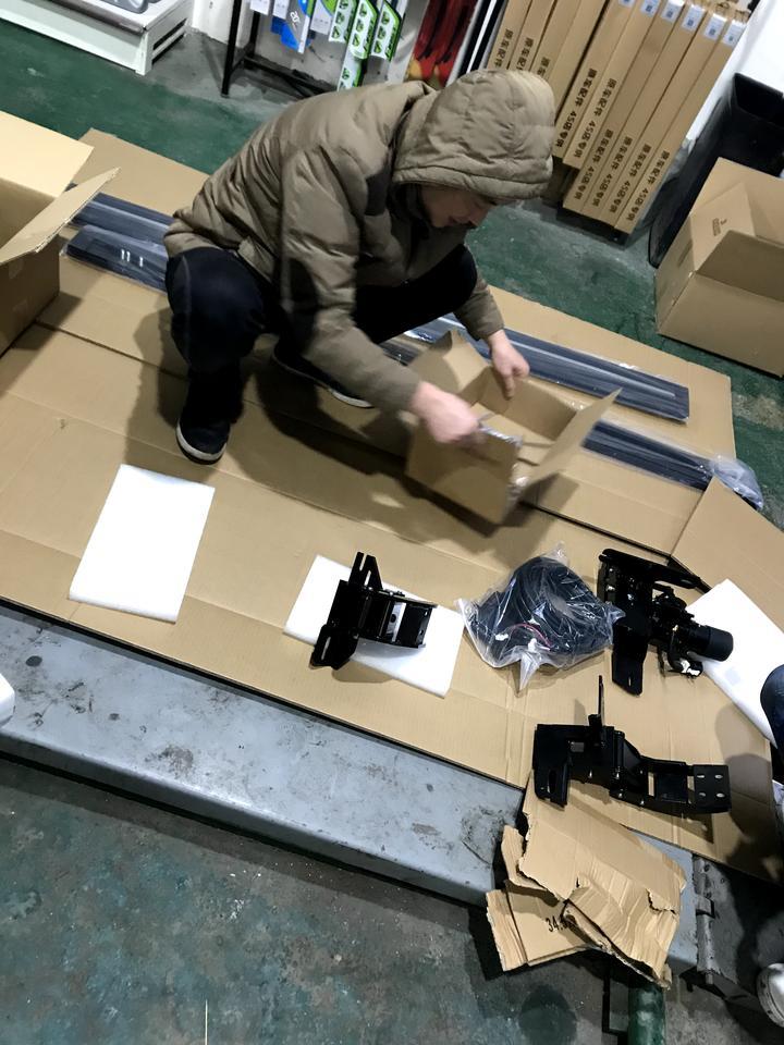 凯迪拉克xt6-xt6大家都有加装电动脚踏板吗？因为家里两个小孩都在六岁以内，就准备还是安装个脚踏板。网上买来安装，看到货有点后悔了，60多斤重。感觉对车来说是负担，增加油耗。而是电瓶接电，必定缩短电瓶寿命。大家怎么看？
