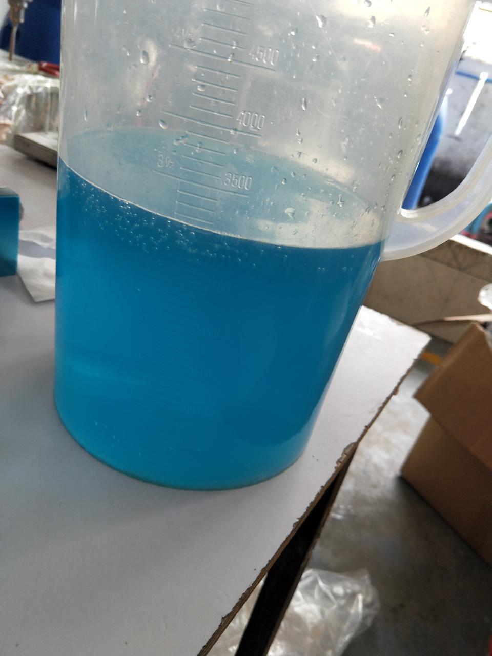 荣威rx5-各位玻璃水颜色不一样，自己拿添加剂和自来水兑的，可以加到车里不，大神们