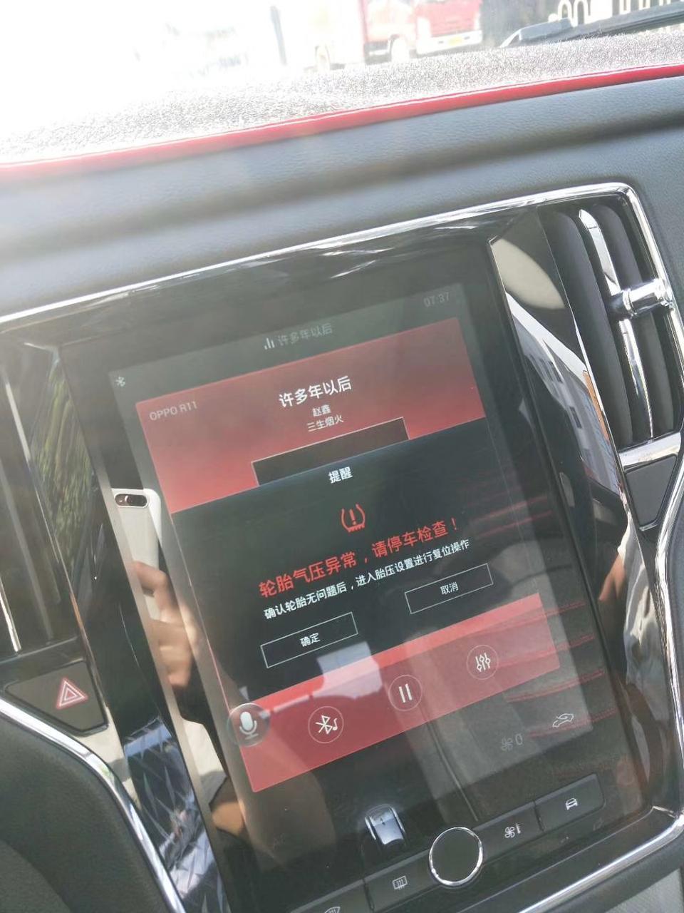 荣威rx5-RX5的胎压报警功能，是装在轮胎内部，还是其他的地方呢，补过胎里面没有看到任何装置，如果换胎的话报警功能还有用吗，各位大神