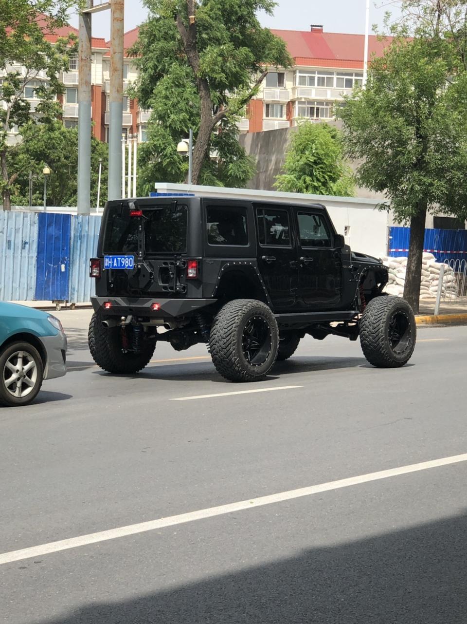 北京bj40-车友们，哪位大神可以告诉我一下这是什么车这么霸气！
