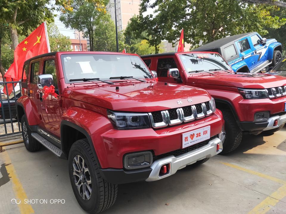 北京bj40-刚提车新车开回家就发现右前轮吃胎。还有过颠簸路面方向盘抖动。这个正常吗？有没有同样问题的朋友啊？这个问题严重吗？