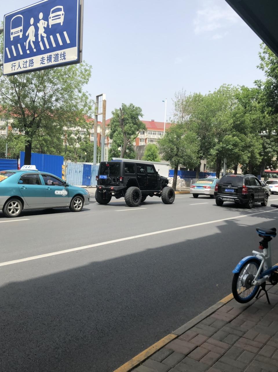 北京bj40-车友们，哪位大神可以告诉我一下这是什么车这么霸气！