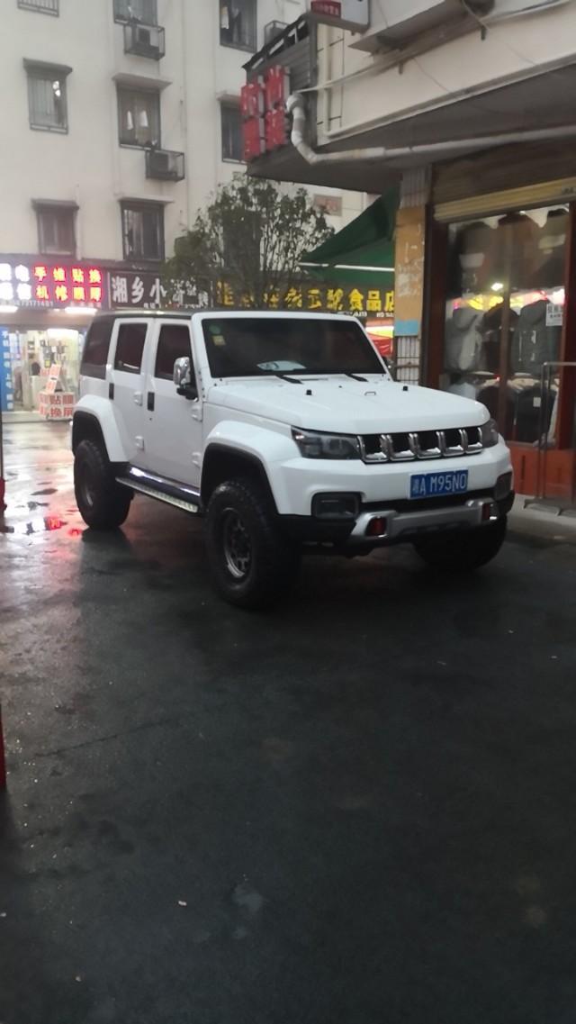 北京bj40-这是BJ40哪一款车，标记也不一样