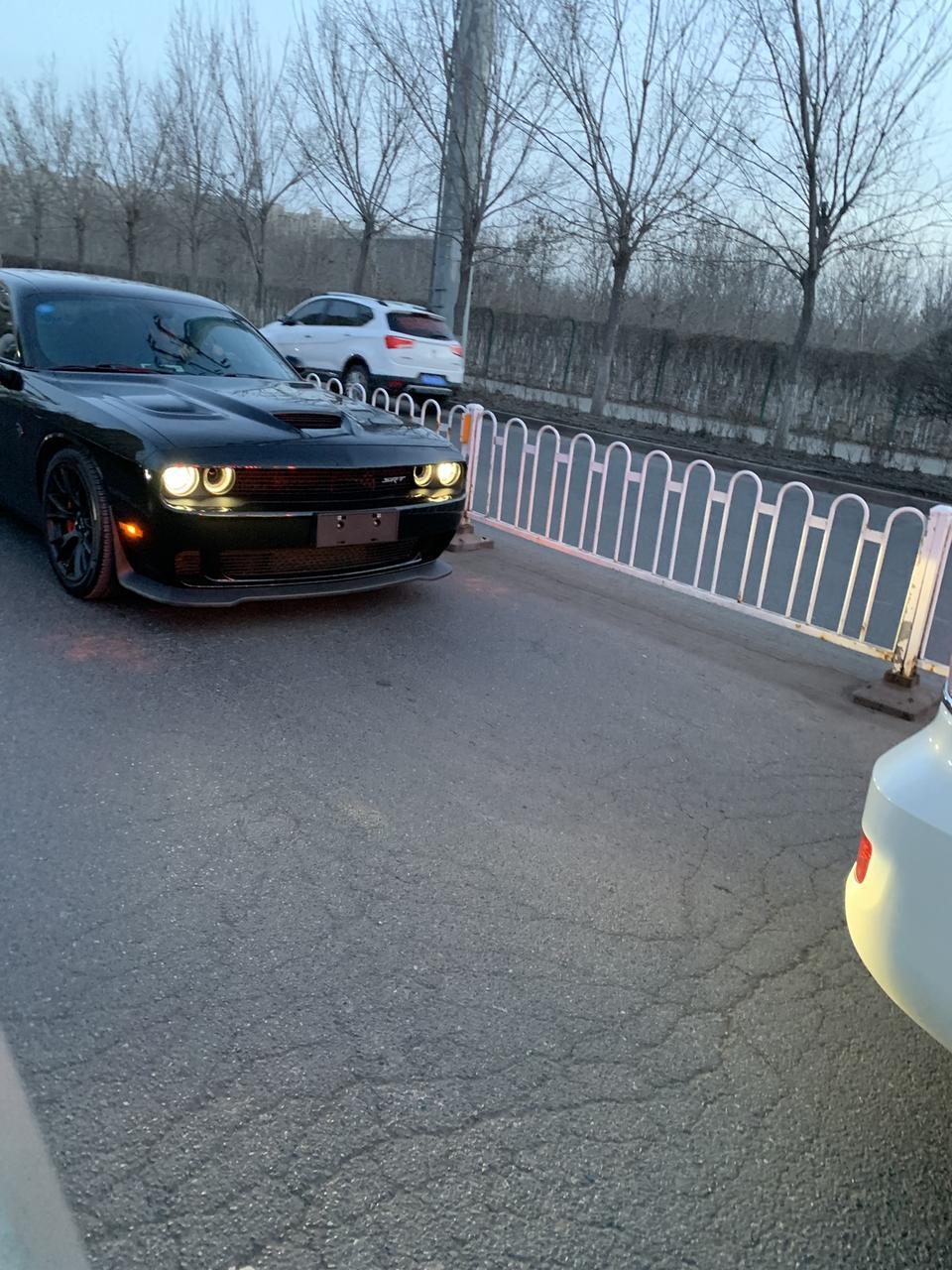 科迈罗-大家看看这是什么车，就捕捉到了这两张