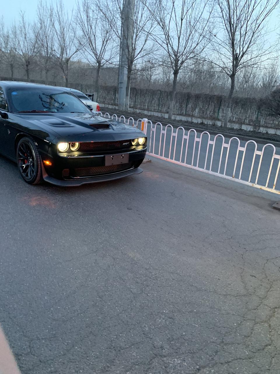 科迈罗-大家看看这是什么车，就捕捉到了这两张