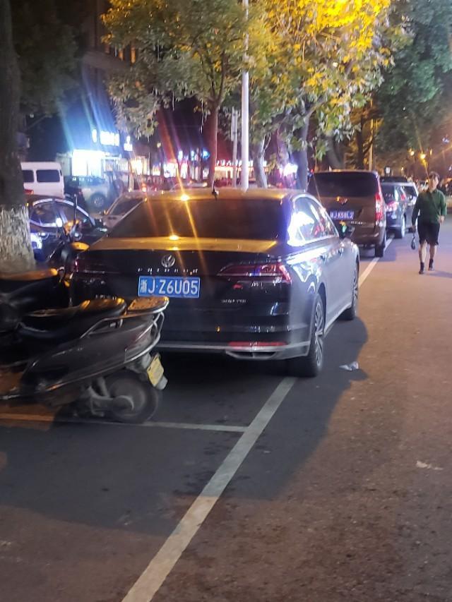 速派-大家看看这是什么车，大众带字母？