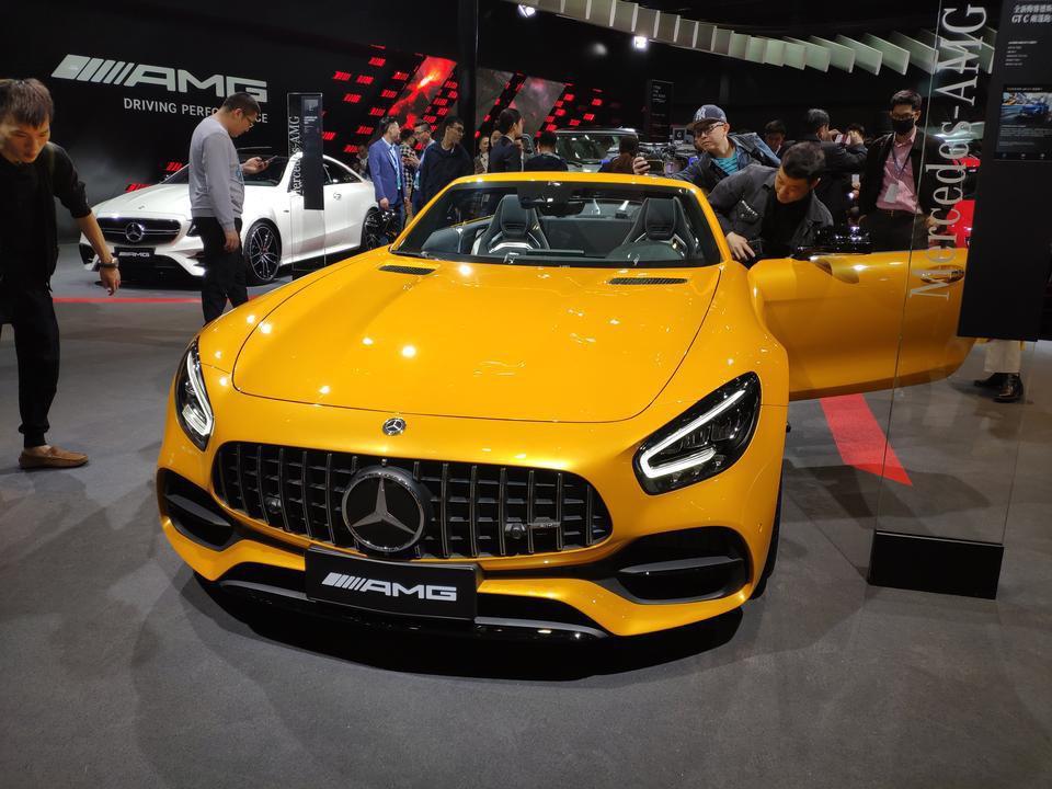 怎么看待海外BENZ等豪车，国内版=2*海外版 （近似）？本人CLA220车主，未来两年想奋斗AMG GT ，国内官网120万起步，美国官网80万起步；AMG GTR国内官网220万，美国官网150万！差别实在让人诧异～～