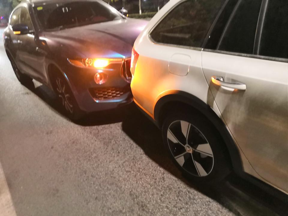 我十月十二号买的斯柯达明锐旅行1.4T豪华版，一个月跑了4300公里，加一箱油280左右，一箱油跑560-600公里，后来做了个首保，加了两次油只能跑五百公里了，哪位大神赐教一下怎么个问题
