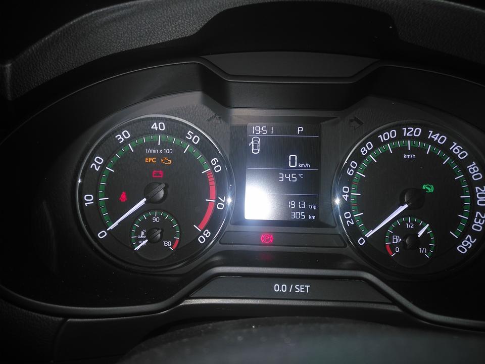 求助，7月份提的车，跑了约540公里，但是明锐斑马系统里程数和行车的中控里程表不一样，差了104公里。斑马系统的相片忘了拍。