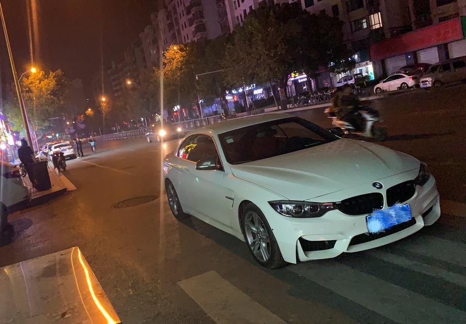 宝马4系-请教一下，4系原厂带远程遥控敞篷吗。