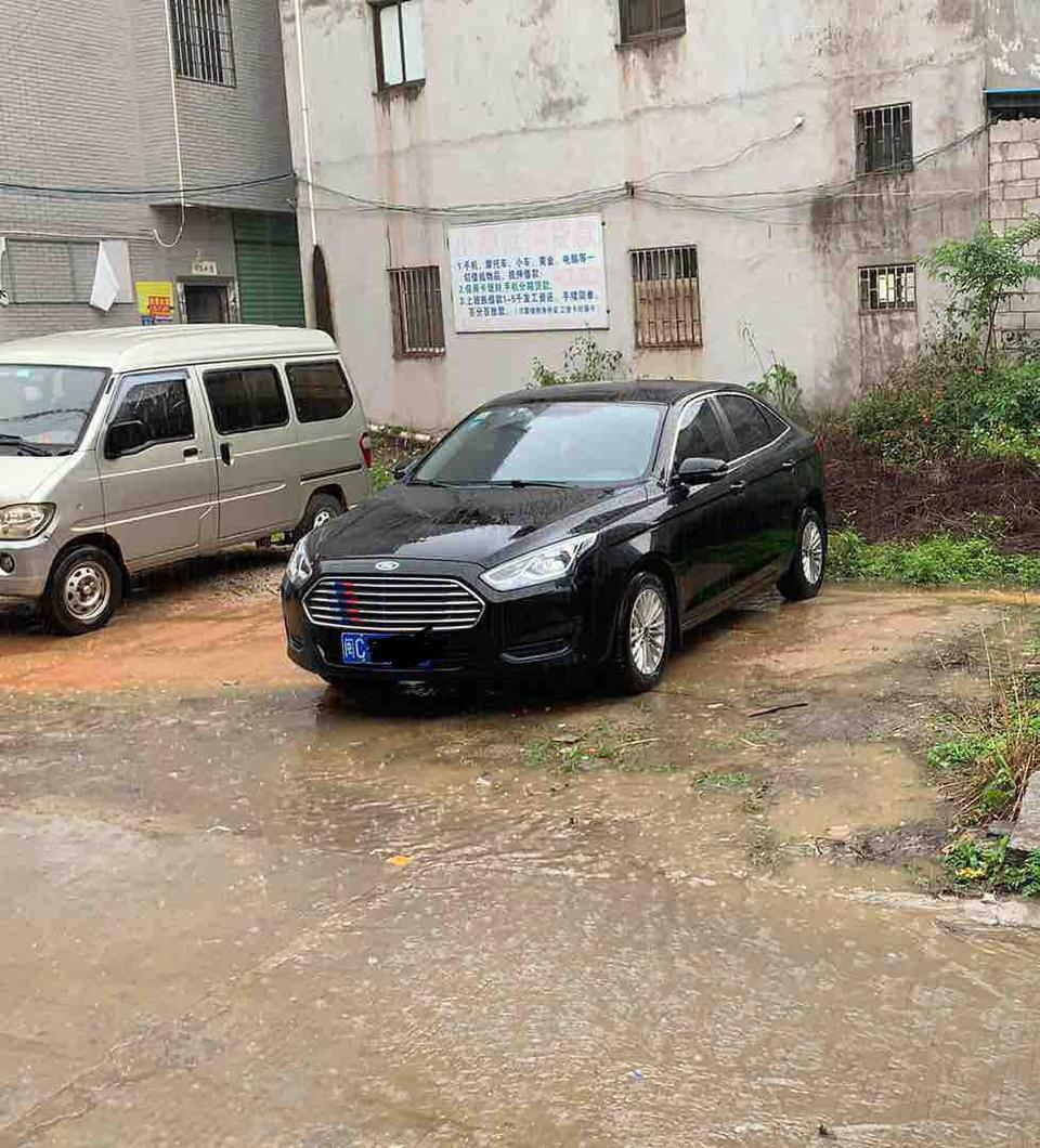 福睿斯-为什么看别人开的油耗都好低，我随便一开，都是9个油。???