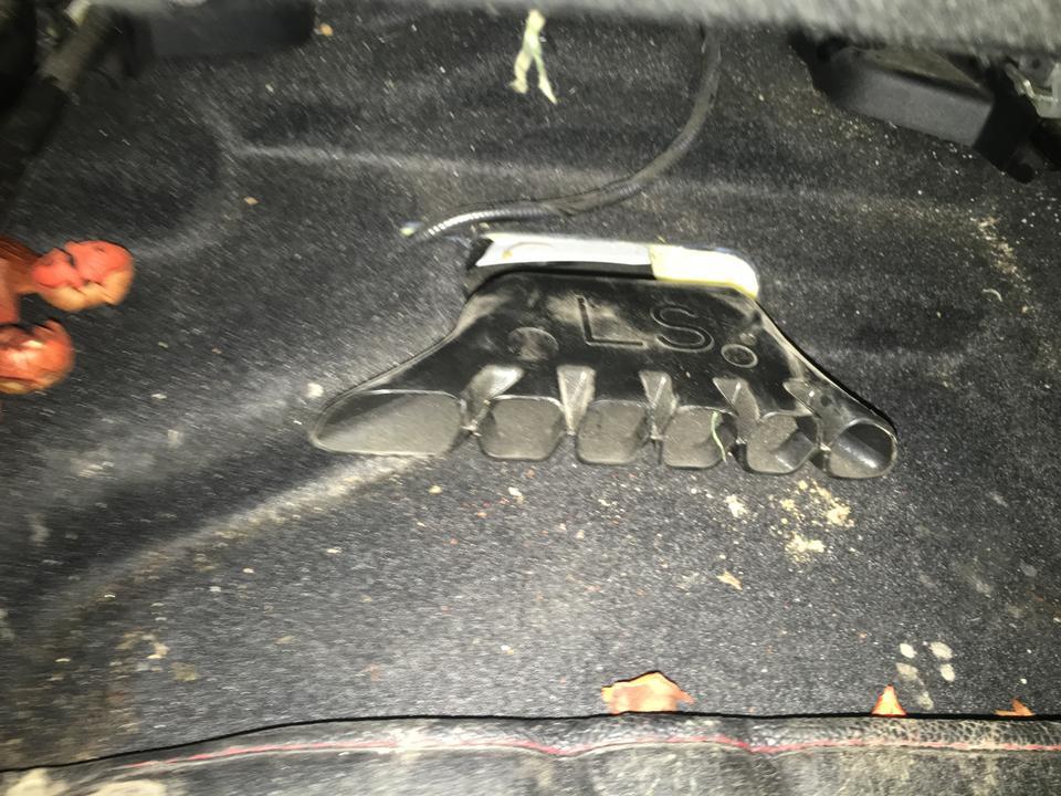 福睿斯-各位车友们，请问一下这个是车上的什么东西，主驾驶和副驾驶下边的。
