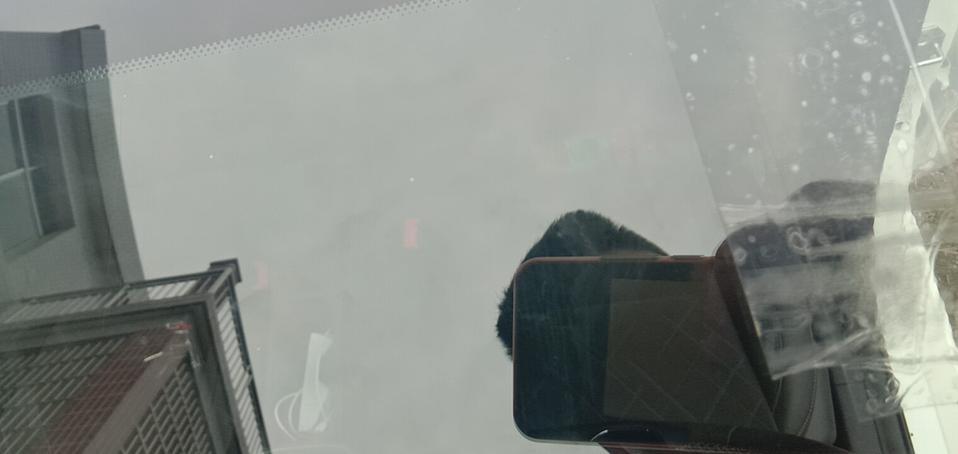 为什么二零一九款的福睿斯前挡风玻璃换了玻璃福耀的为什么会裂的?是型号不对还是玻璃太水了在修理厂换的、